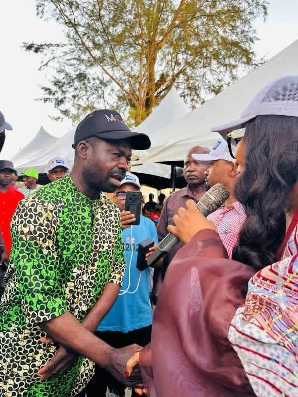 With the president, Akpakib Oro, Cyclists Union.
